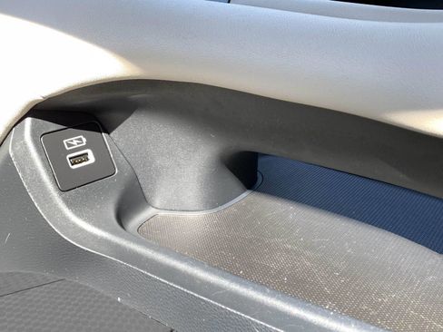 Certified 2023 Honda HR-V LX image 29