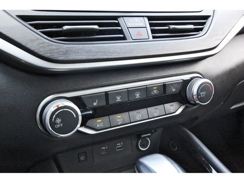 Used 2024 Nissan Altima 2.5 SV w/ SV Premium Package AWD/4WD image 28