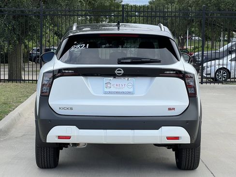 New 2026 Nissan Kicks SR w/ Interior Electronics Package FWD image 5