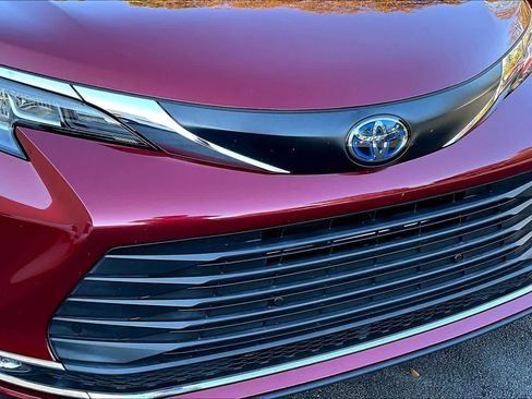 Certified 2023 Toyota Sienna XLE image 29