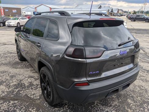 Used 2019 Jeep Cherokee Latitude Plus AWD/4WD image 5