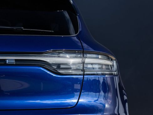 Certified 2026 Porsche Macan AWD/4WD image 14