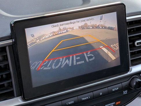 Used 2022 Hyundai Venue SEL image 22