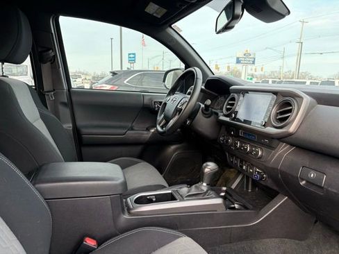Used 2023 Toyota Tacoma TRD Sport w/ Advanced Technology Package image 9