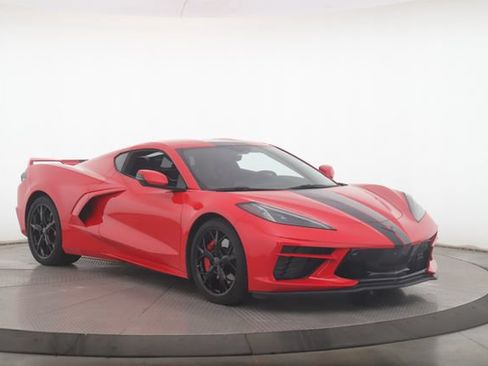 Used 2022 Chevrolet Corvette Stingray Premium Cpe w/ Z51 Performance Package RWD image 2