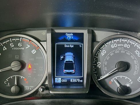 Used 2022 Toyota Tacoma TRD Off-Road AWD/4WD image 19