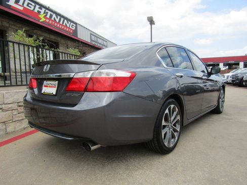 Used 2015 Honda Accord Sport image 4
