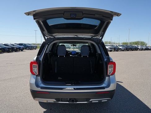 Used 2020 Ford Explorer XLT w/ Equipment Group 202A AWD/4WD image 14