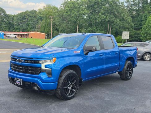 Used 2023 Chevrolet Silverado 1500 RST w/ Z71 Off-Road Package AWD/4WD image 2