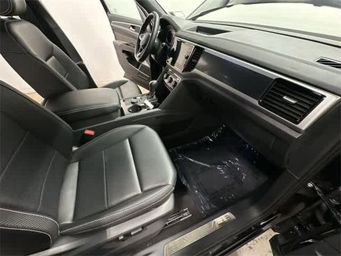 Certified 2022 Volkswagen Atlas Cross Sport SEL R-Line image 24