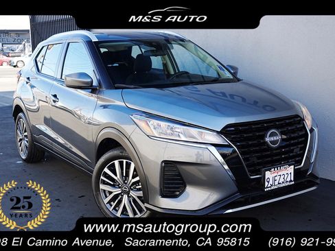 Used 2024 Nissan Kicks SV image 1