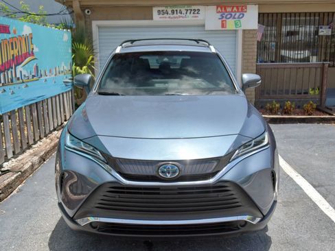 Used 2021 Toyota Venza XLE image 3