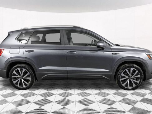 Used 2023 Volkswagen Taos SE w/ Panoramic Sunroof Package AWD/4WD image 16