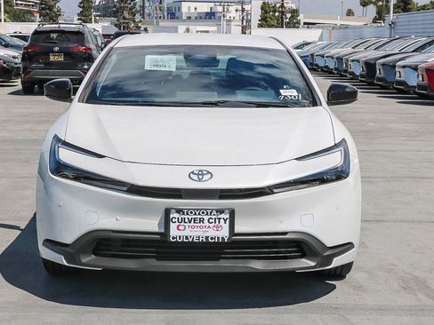 New 2026 Toyota Prius LE image 2