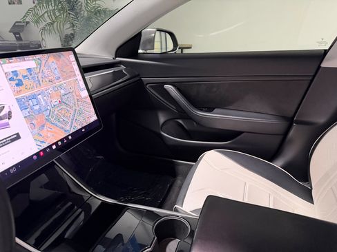 Used 2020 Tesla Model 3 Long Range image 10
