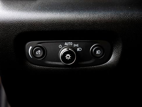 Used 2021 Chevrolet Traverse LT image 26