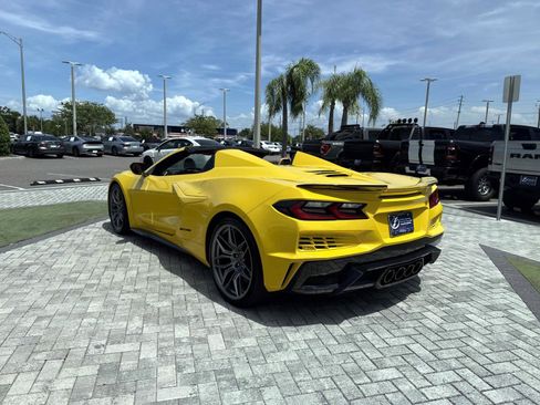 Used 2025 Chevrolet Corvette Z06 RWD image 3