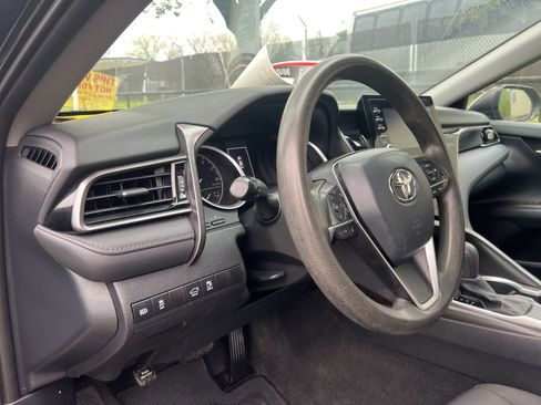 Used 2021 Toyota Camry LE FWD image 11