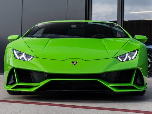 Used 2020 Lamborghini Huracan EVO image 4