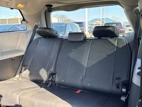 Used 2017 Toyota Sienna SE image 12
