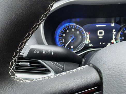 New 2026 Chrysler Pacifica Select w/ S Appearance Package image 19