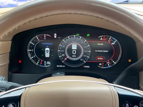 Used 2019 Cadillac Escalade Platinum AWD/4WD image 17