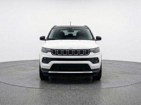 Used 2025 Jeep Compass Limited AWD/4WD image 2