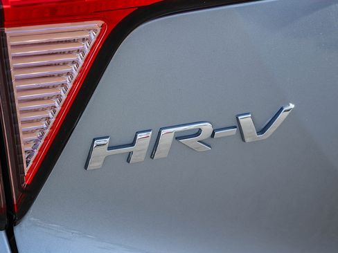 Used 2018 Honda HR-V EX image 9