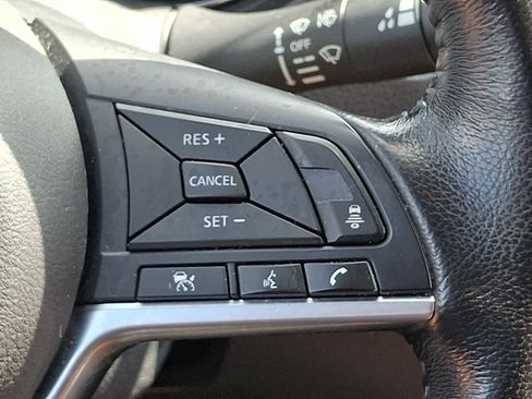 Used 2018 Nissan Rogue SV w/ Premium Package AWD/4WD image 22