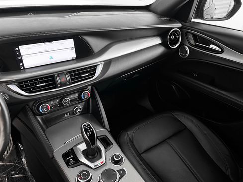 Used 2024 Alfa Romeo Stelvio Ti image 29