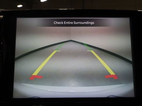 Used 2024 Chrysler Pacifica Touring-L image 13