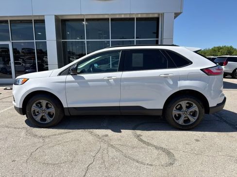 Used 2024 Ford Edge SEL w/ Sport Appearance Package AWD/4WD image 4
