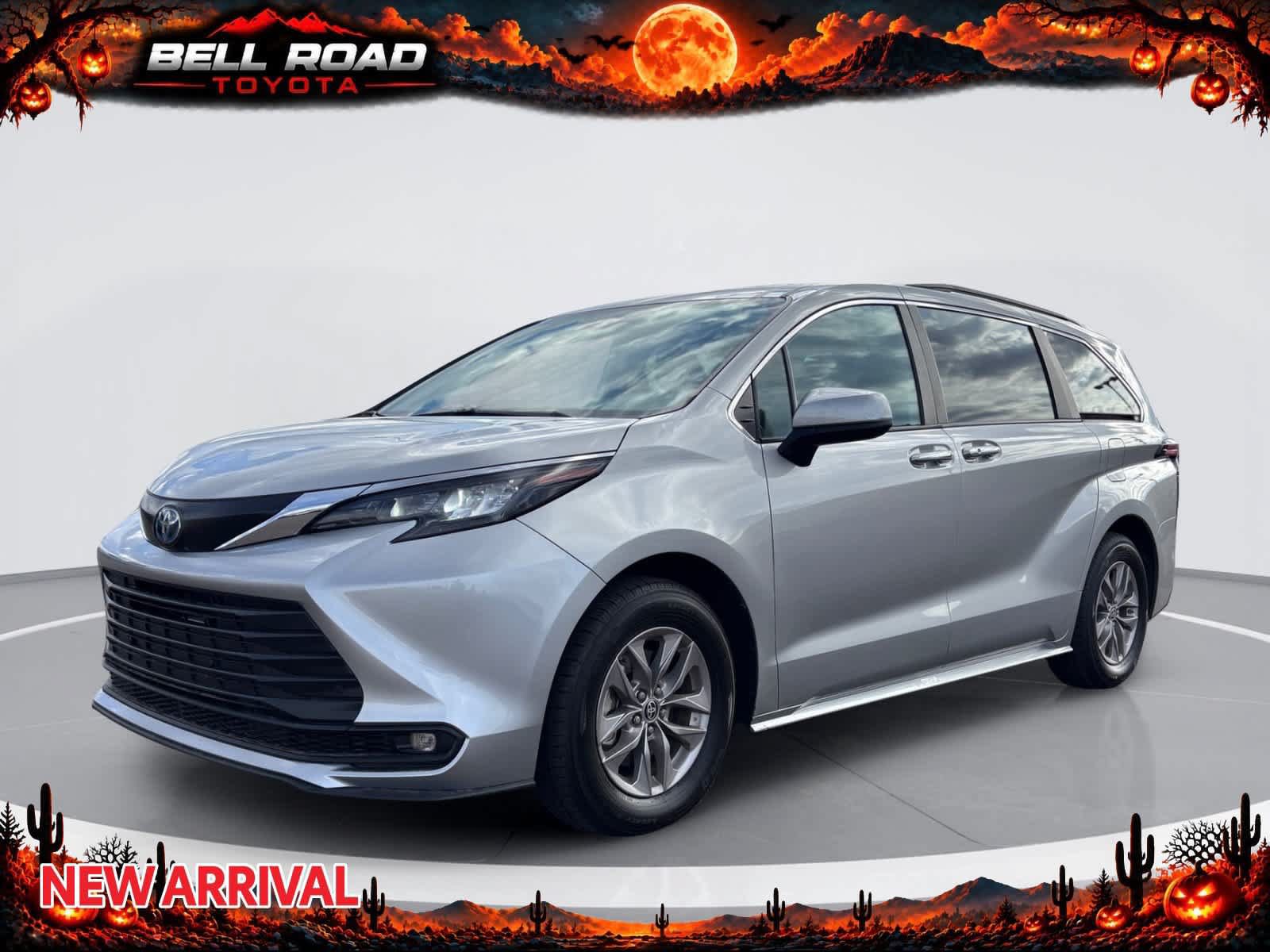 Used 2025 Toyota Sienna XLE FWD image 1