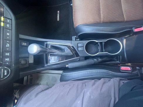 Used 2015 Toyota Corolla S image 37