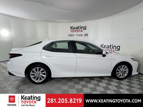 Used 2023 Toyota Camry LE image 4