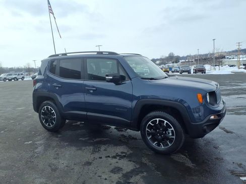 Used 2023 Jeep Renegade Latitude AWD/4WD image 6
