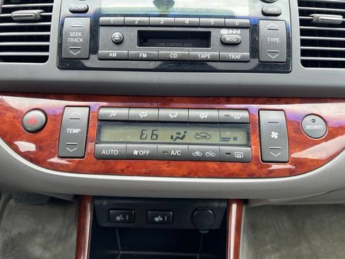 Used 2004 Toyota Camry XLE FWD image 29