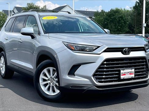 Used 2024 Toyota Grand Highlander AWD image 2