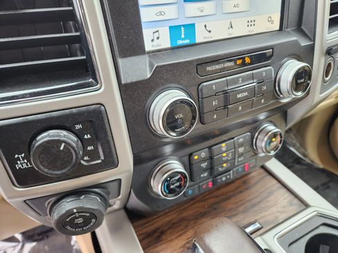 Used 2019 Ford F150 Lariat w/ Equipment Group 502A Luxury image 31