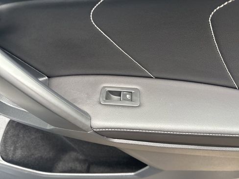 Certified 2022 Volkswagen Tiguan SEL R-Line image 43