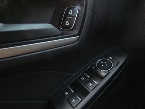 Used 2022 Ford Escape SE w/ SE Sport Appearance Package FWD image 28