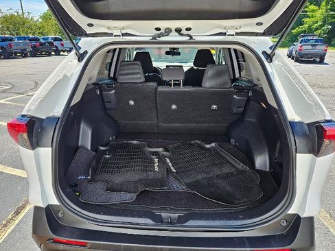 Used 2021 Toyota RAV4 LE w/ Carpet Mat Package (TMS) AWD/4WD image 11