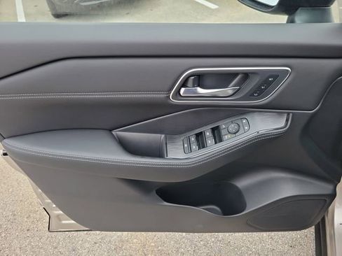 New 2026 Nissan Rogue Platinum AWD/4WD image 16