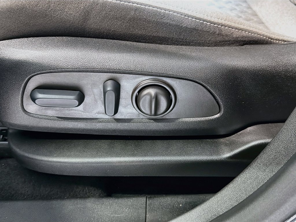 Used 2023 Chevrolet Equinox LT w/ LPO, Floor Liner Package AWD/4WD image 19