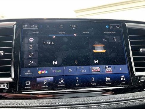 Used 2026 Chrysler Pacifica Limited FWD image 15