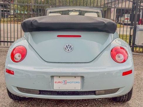 Used 2010 Volkswagen Beetle Final Edition image 12