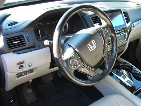 Used 2016 Honda Pilot Touring image 8