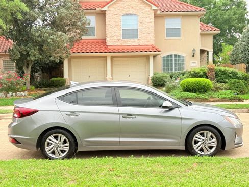 Used 2019 Hyundai Elantra SEL w/ Cargo Package FWD image 9