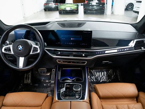 Used 2024 BMW X7 xDrive40i w/ M Sport Package image 9