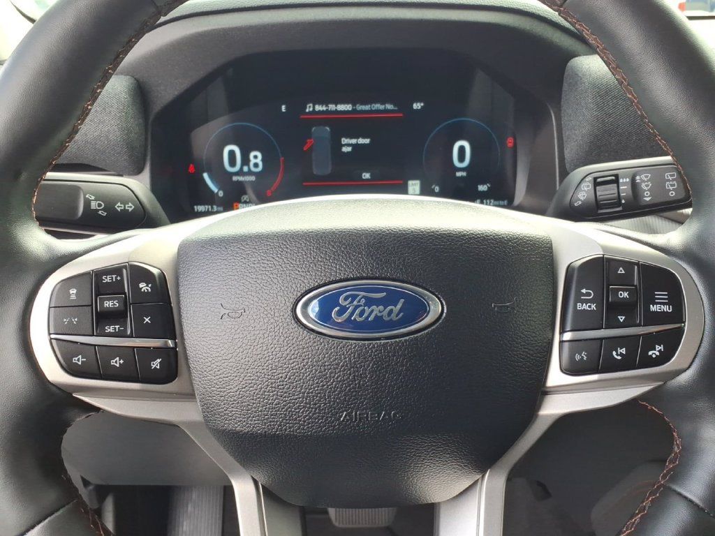 Used 2025 Ford Explorer Active w/ Active Comfort Package AWD/4WD image 6
